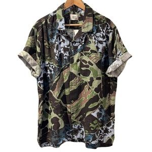 🔥🔥Urban Outfitters BDG Mens Camouflage Print Charlie Shirt